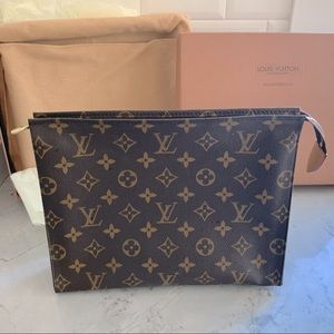LOUIS VUITTON TOILETRY POUCH 26
